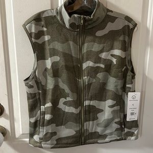 VOGO CAMO SWEATSHIRT VEST: GREEN: NEW WITH TAGS: SIZE L